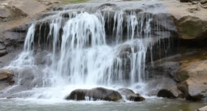 flowing water in a dream mean